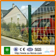 Folds bending welded mesh wire fence